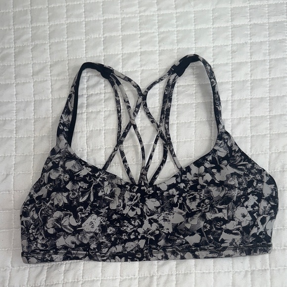 Lululemon Free to Be Zen (Size 6/ used/ light seam unraveling) - Picture 1 of 4